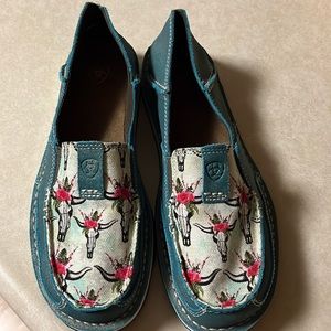 Ariat Cruises Slip on shoes for women. Size 8.5B. Blue with cow skulls.